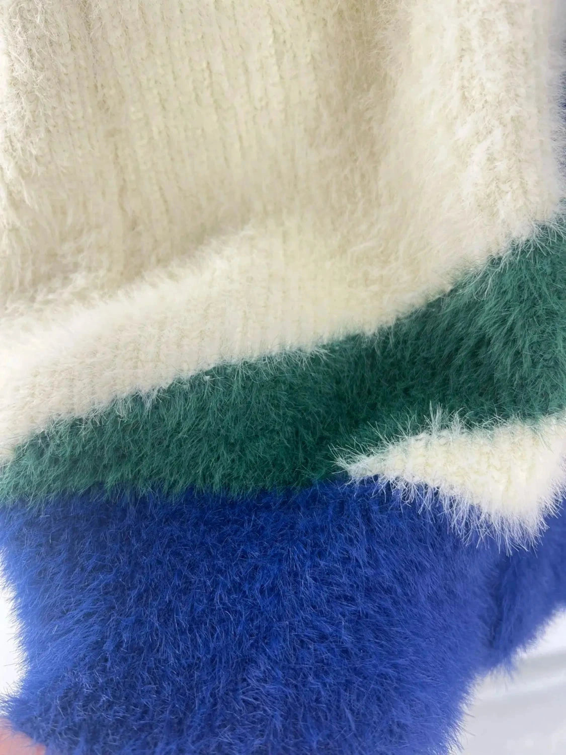 Chic oversized zipper jacket made from soft cotton, ideal for casual outings and layering in autumn and winter.