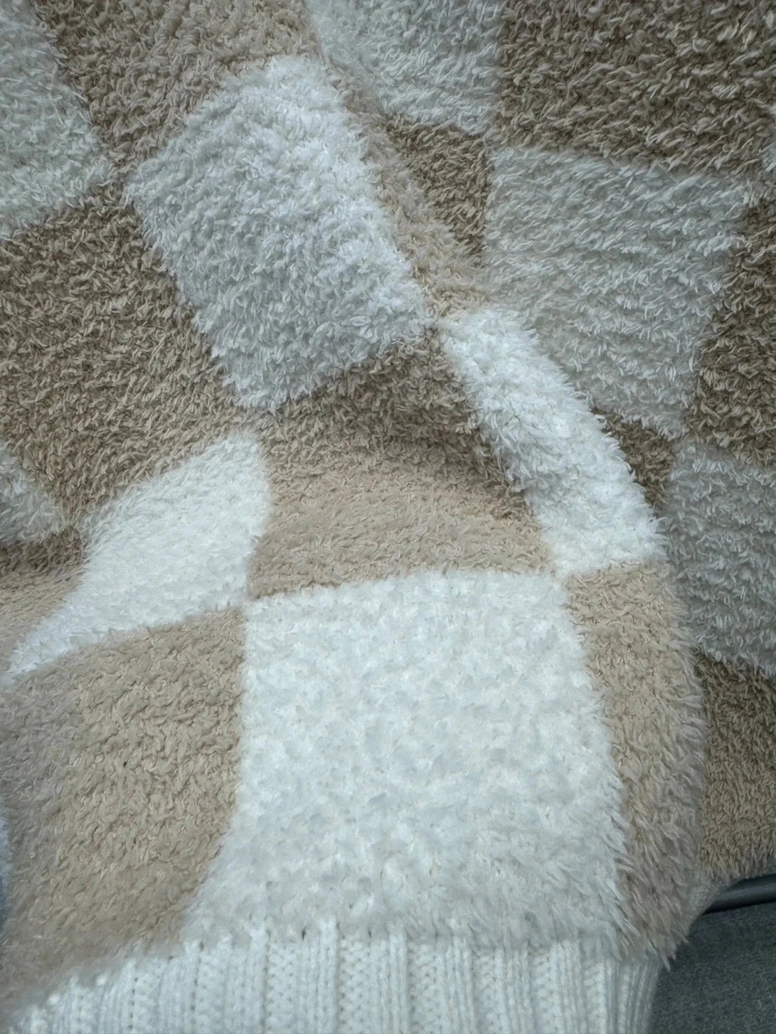 Chic oversized zipper jacket made from soft cotton, ideal for casual outings and layering in autumn and winter.