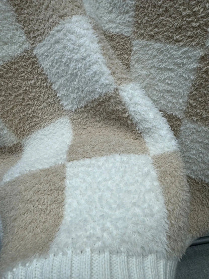 Chic oversized zipper jacket made from soft cotton, ideal for casual outings and layering in autumn and winter.