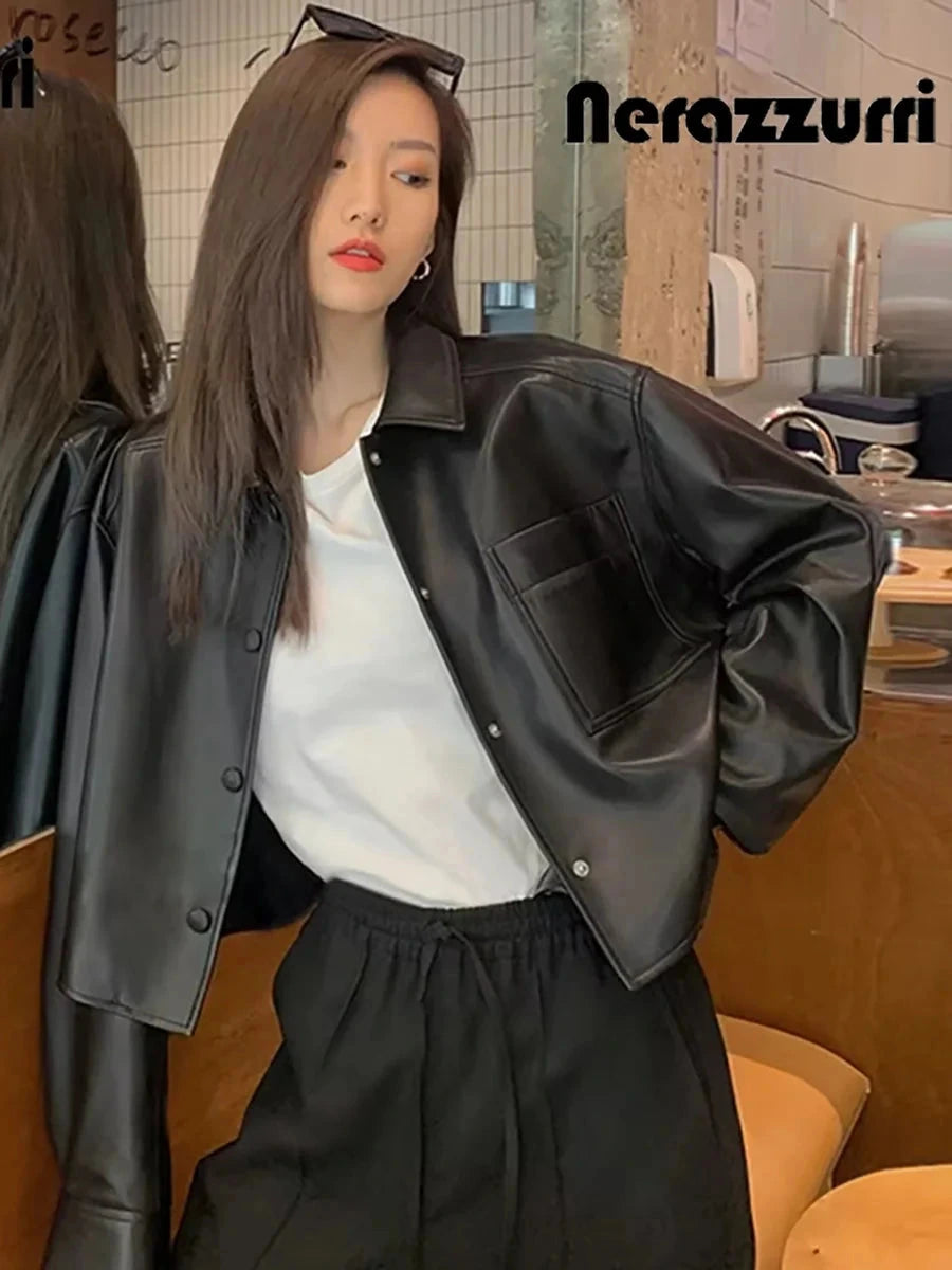 Chic short faux leather jacket with a loose fit, single-breasted design, and functional pockets.