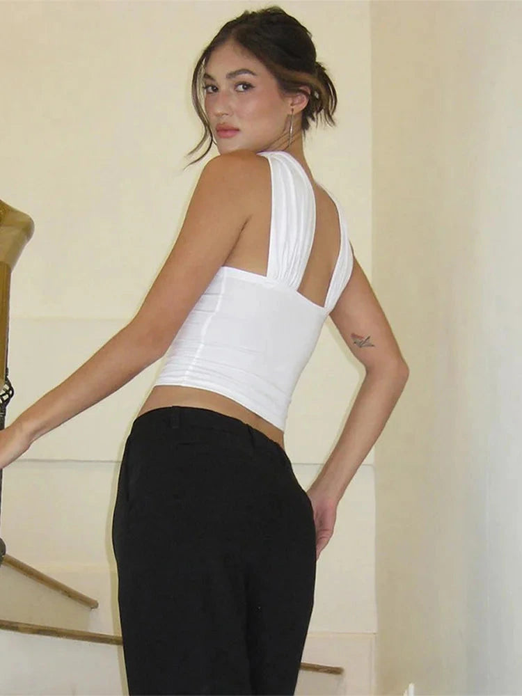 Chic strapless crop top in white made from a cotton and polyester blend with a slim fit and slight stretch.