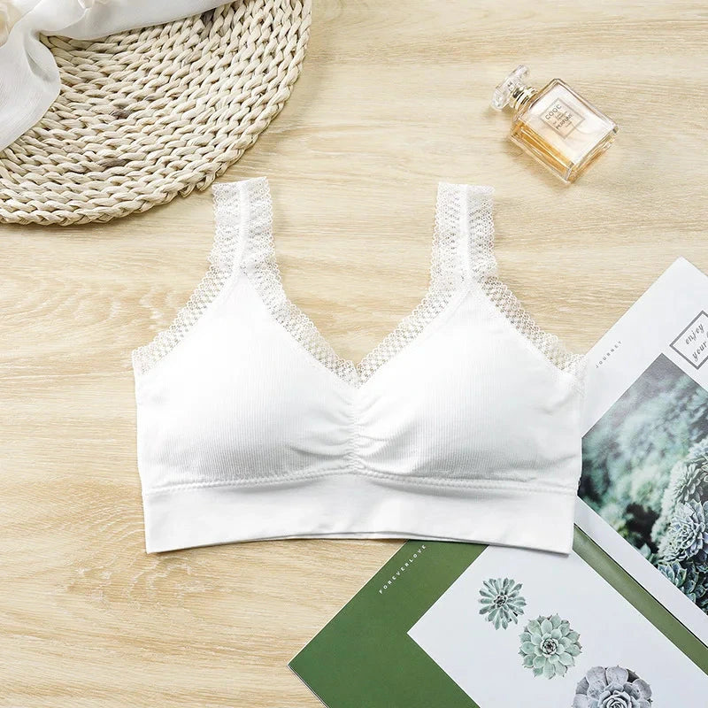 Lace-trimmed cotton bandeau top in pure white with an elegant back design. Ideal for layering or standalone wear.