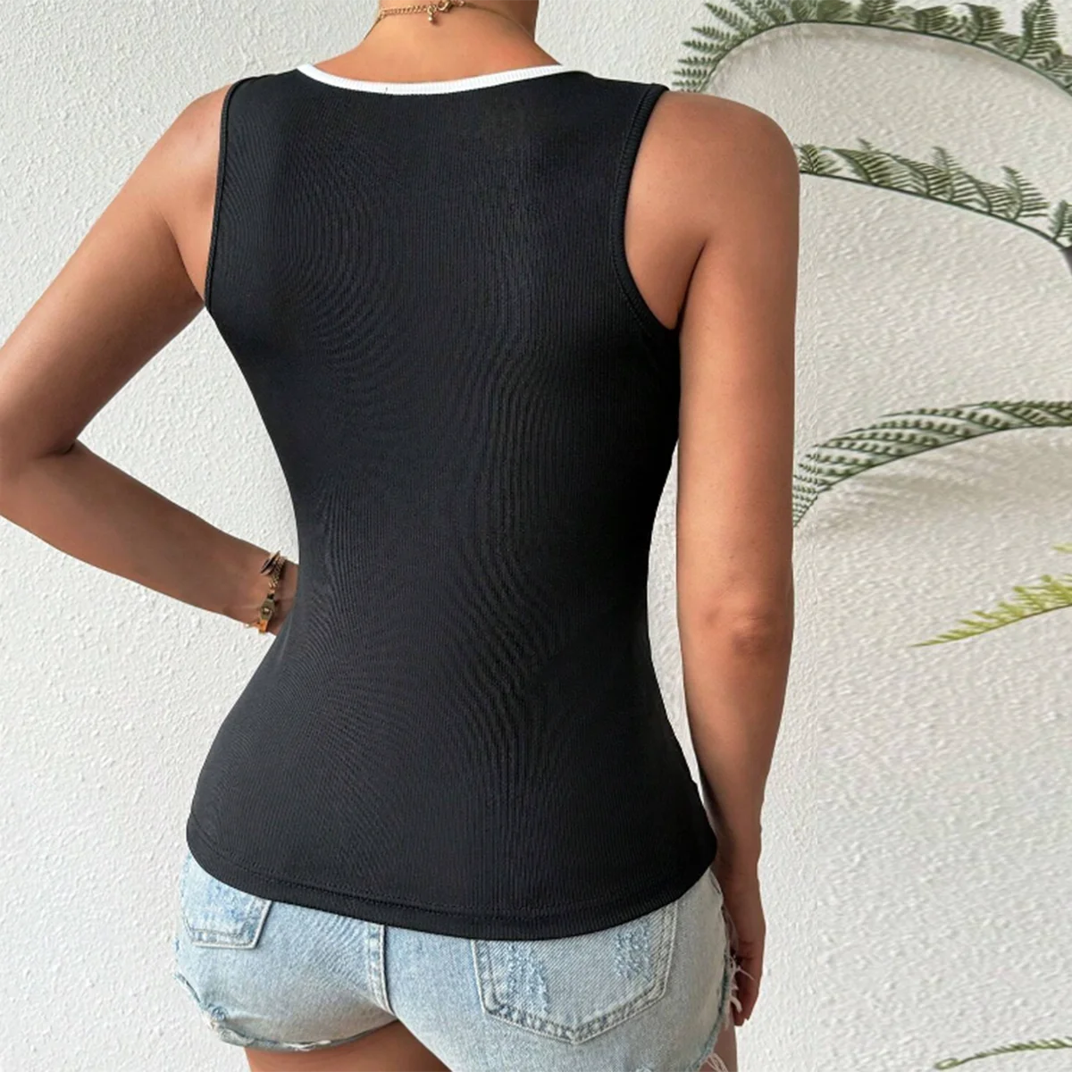 Sexy Sleeveless Ribbed Tank Top Trendy Women's Tight T-shirt V-neck Top 2024 Summer Spicy Girl Nightclub Bar New