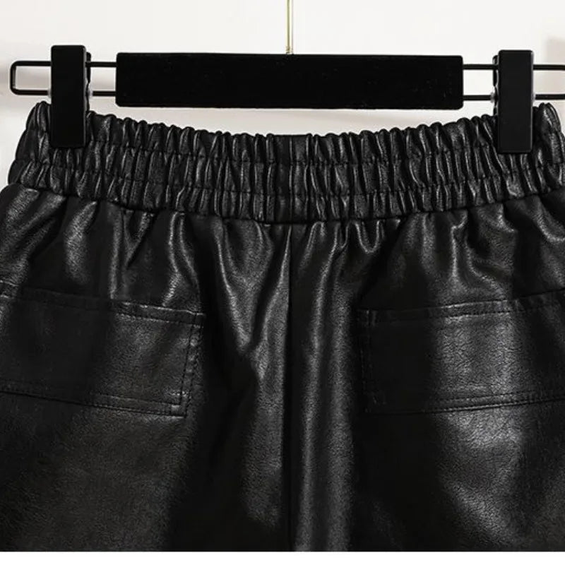 Spring And Winter New Women's Spliced Pocket Fashion Solid Color Leather Shorts